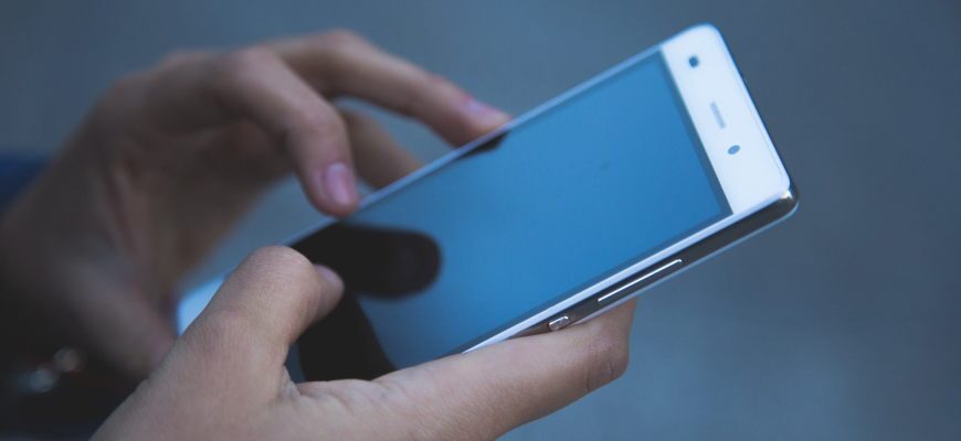 Можно ли сейчас обновлять СберБанк-Онлайн на телефоне с Android или на iPhone? - 1